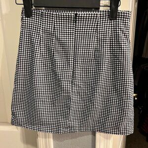 Brandy Melville Black & White Gingham Mini Skirt – Size (add size) 🖤🤍